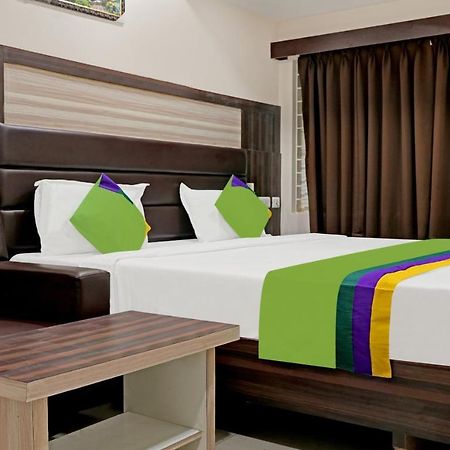 Treebo Trend Jsn Grand Hotel Vijayawāda Exterior photo