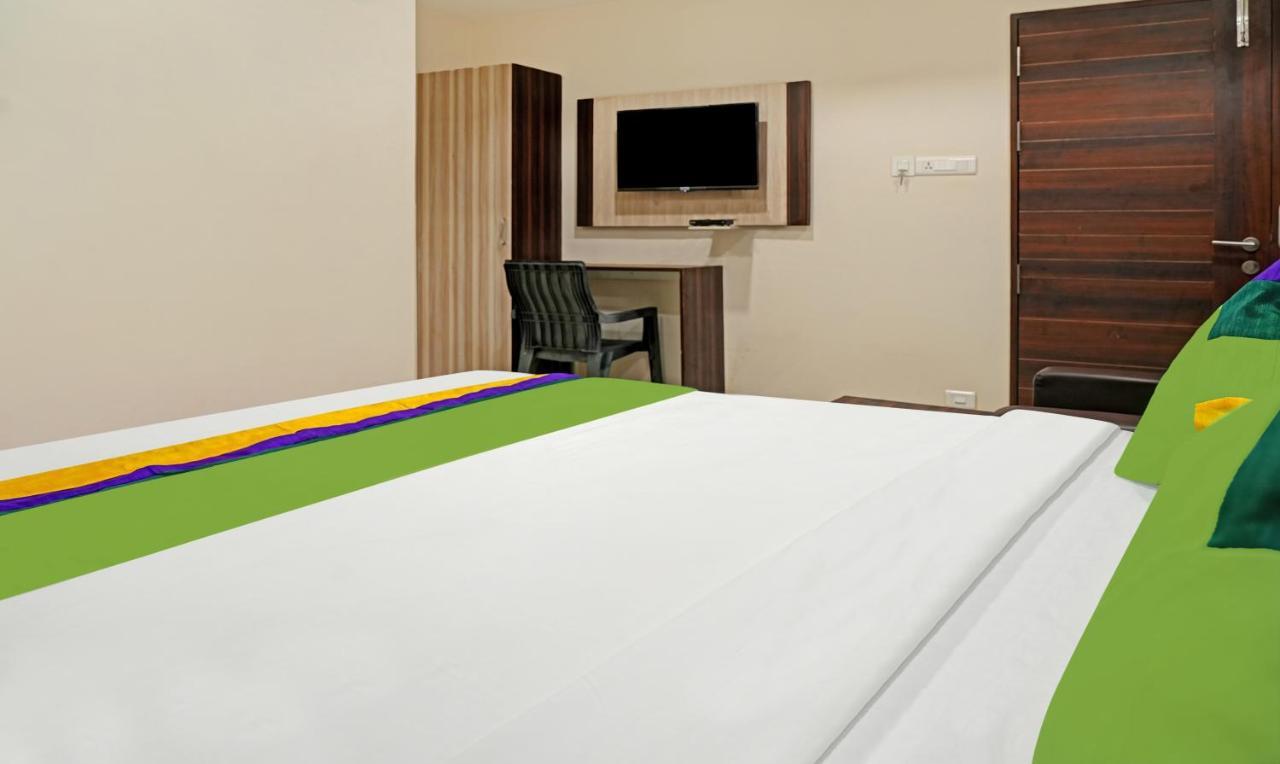 Treebo Trend Jsn Grand Hotel Vijayawāda Exterior photo