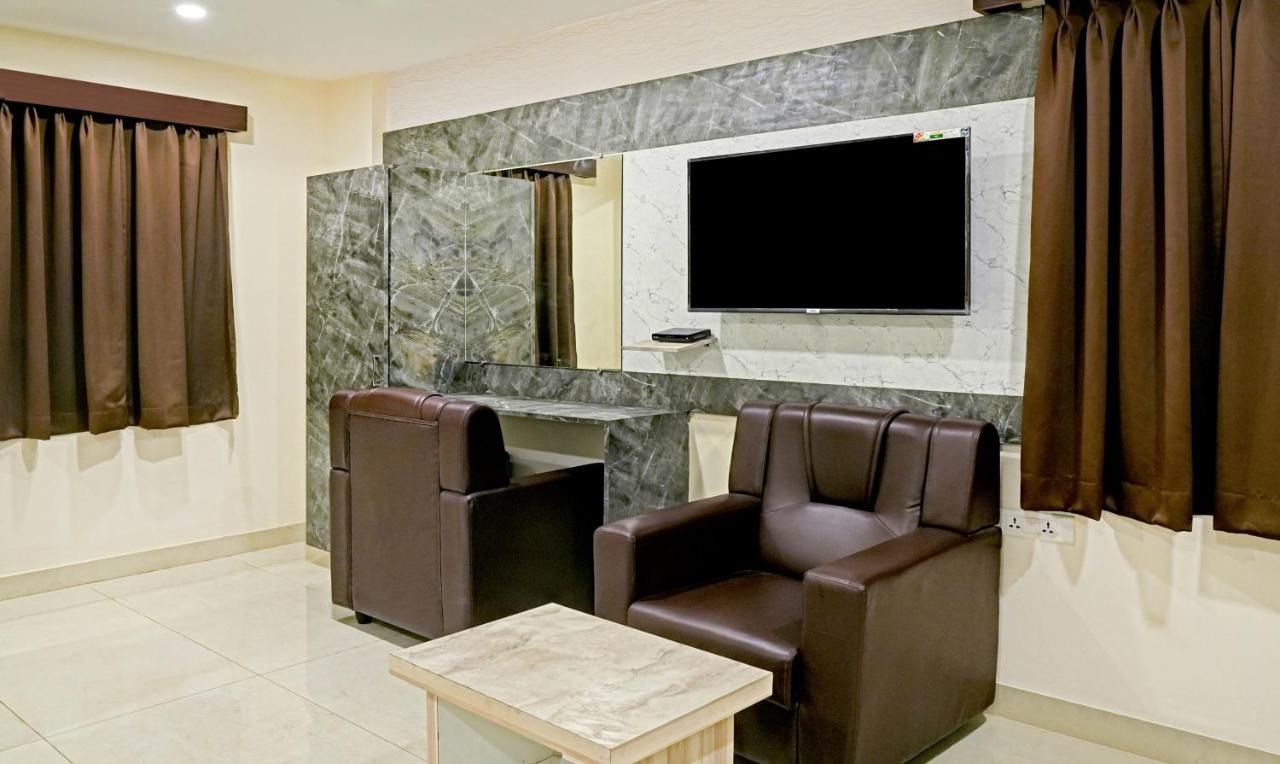 Treebo Trend Jsn Grand Hotel Vijayawāda Exterior photo