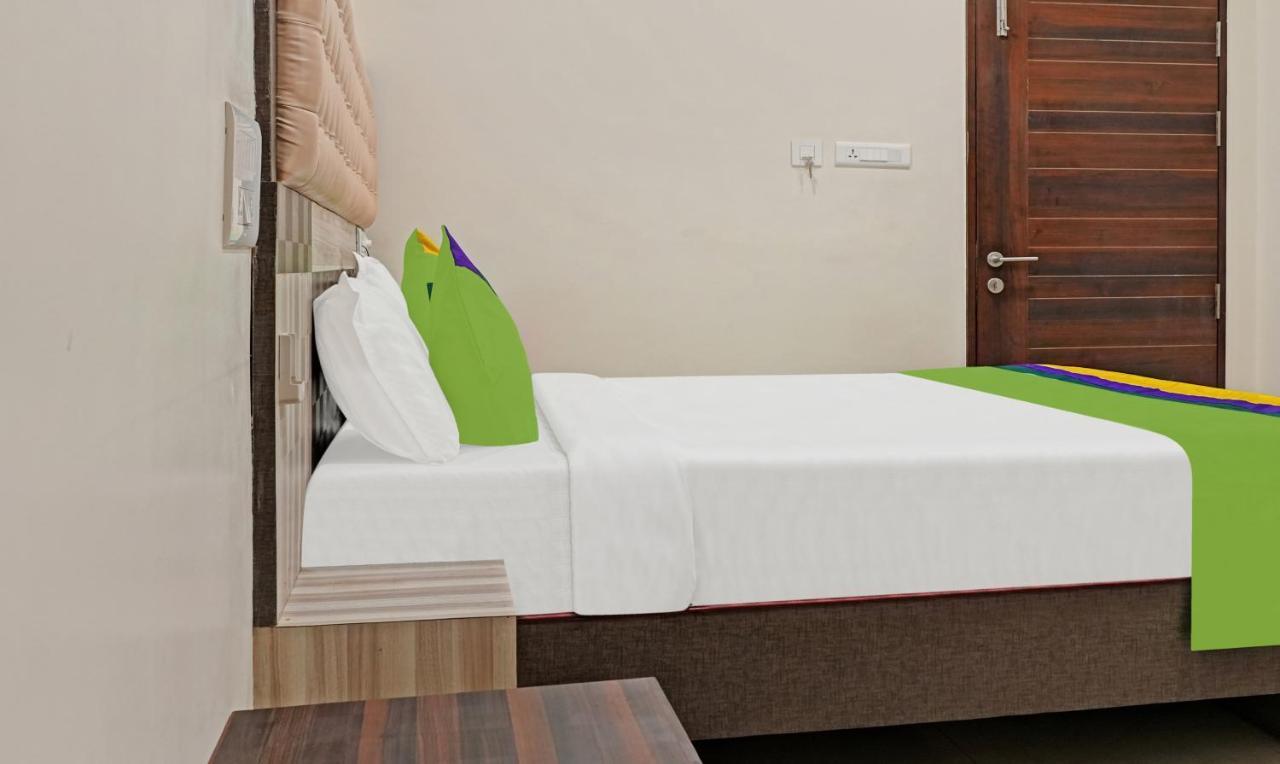 Treebo Trend Jsn Grand Hotel Vijayawāda Exterior photo