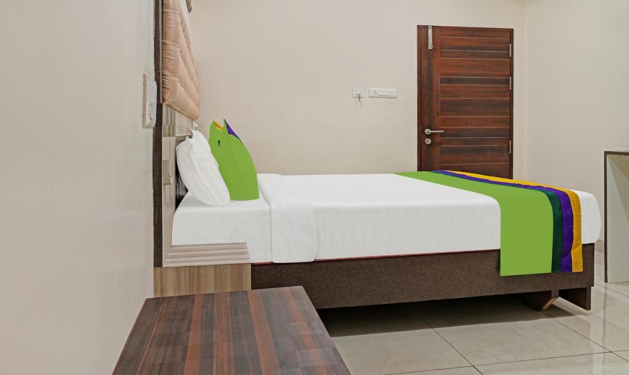 Treebo Trend Jsn Grand Hotel Vijayawāda Exterior photo